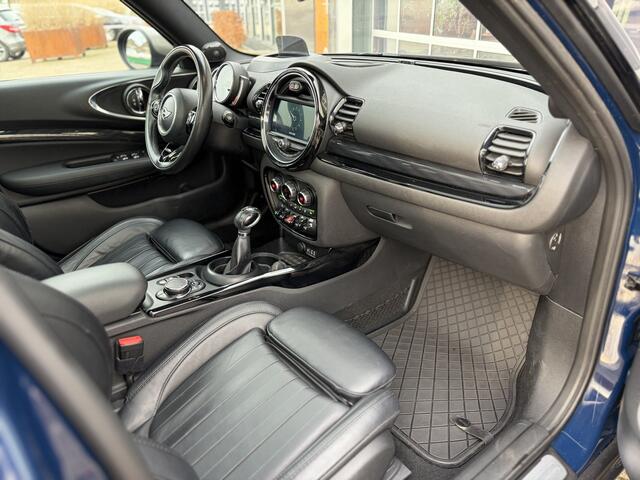 Mini COOPER CLUBMAN Mini 1.5 Chili 136pk | Automaat | Achteruitrijcamera | Cruise control adaptief met stop&go | Head-up display | Navigatiesysteem full map | Parkeersensor voor en achter | Voorstoelen verwarmd | Zeer nette auto!