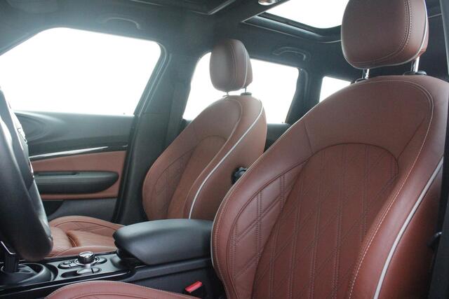Mini COOPER CLUBMAN Mini 1.5 136PK AUTOMAAT RICHMOND PARK EDITION | PANORAMISCH SCHUIF/KANTEL DAK | FULL LEDEREN BEKLEDING "CHESTER MALT BROWN" | ACHTERUITRIJ CAMERA | PARKEERSENSOREN ACHTER | FULL LED KOPLAMPEN | DRAADLOZE APPLE CARPLAY/ANDROID AUTO | NAVIGATIE | STOEL/STUU