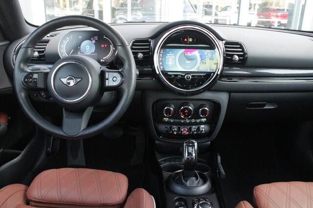 Mini COOPER CLUBMAN Mini 1.5 136PK AUTOMAAT RICHMOND PARK EDITION | PANORAMISCH SCHUIF/KANTEL DAK | FULL LEDEREN BEKLEDING "CHESTER MALT BROWN" | ACHTERUITRIJ CAMERA | PARKEERSENSOREN ACHTER | FULL LED KOPLAMPEN | DRAADLOZE APPLE CARPLAY/ANDROID AUTO | NAVIGATIE | STOEL/STUU