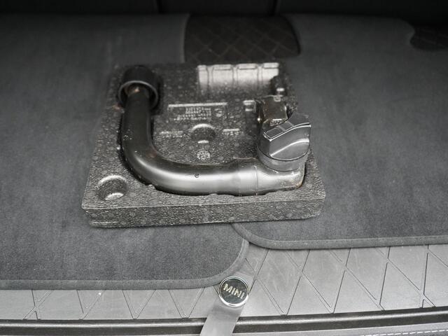 Mini COOPER CLUBMAN Mini 2.0 S John Cooper Works FACELIFT 179pk Dealer O.H | Panodak | Adaptive Cruise | Alcantara JCW Sportstoelen | Head Up | Harman Kardon | 19"L.M | Trekhaak Afn. | Camera | Keyless |