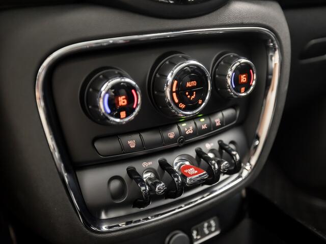 Mini COOPER CLUBMAN 1.5 Chili Sport (PANORAMADAK, NAVIGATIE, CLIMATE, ZWART HEMEL, LEDER, SPORTSTOELEN, GETINT GLAS, LED KOPLAMPEN, PARKEERSENSOREN, NIEUWE APK, NIEUWSTAAT)