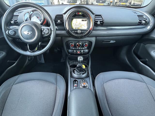 Mini COOPER CLUBMAN 1.5 136 pk Business Navigatie Trekhaak Clima + Cruise Control 17 Inch Velgen Parkeersensoren NL Auto