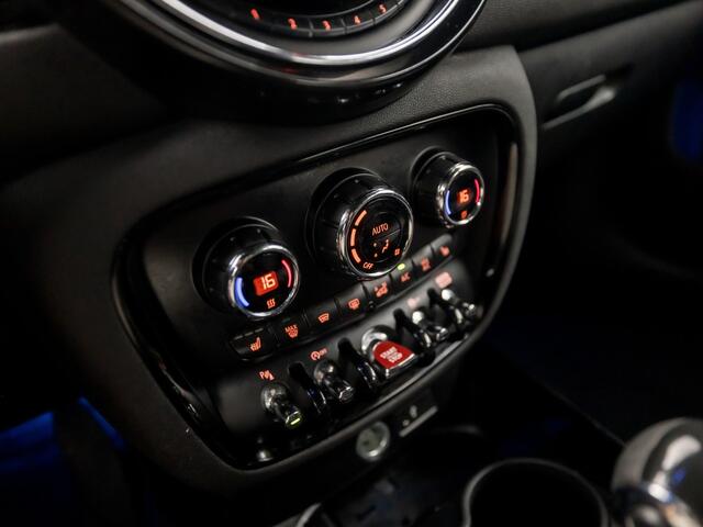 Mini COOPER CLUBMAN 1.5 Chili Automaat (GROOT NAVI, CLIMATE, STOELVERWARMING, HARMAN/KARDON, LEDER, SPORTSTOELEN, GETINT GLAS, PARKEERSENSOREN, NIEUWSTAAT)