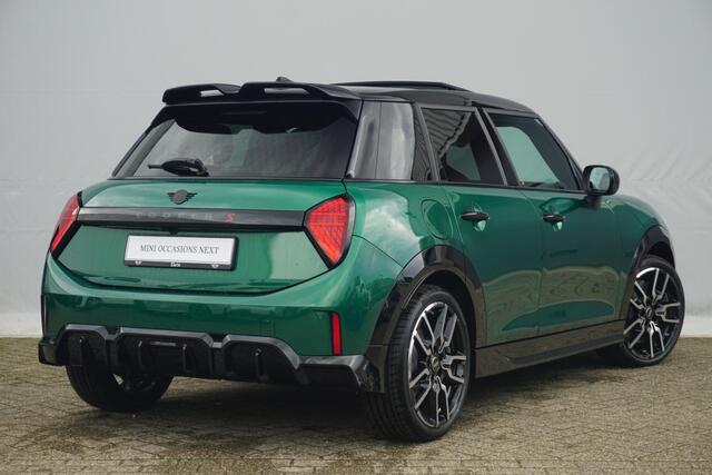 Mini COOPER S 5-Deurs / John Cooper Works Uitvoering / Pakket M / 18'' LM Velgen /