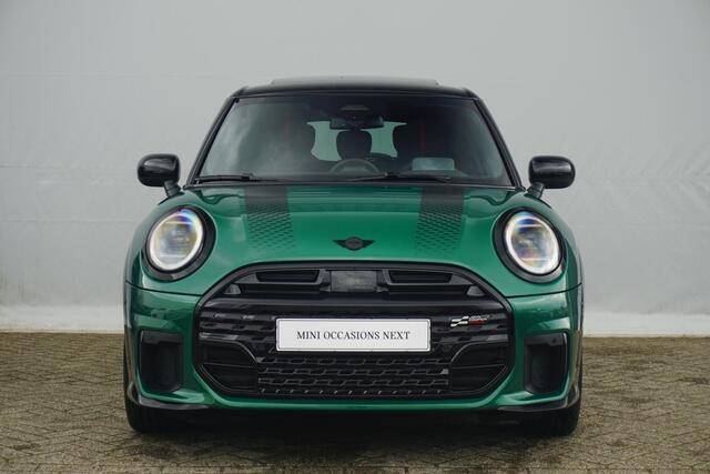 Mini COOPER S 5-Deurs / John Cooper Works Uitvoering / Pakket M / 18'' LM Velgen /