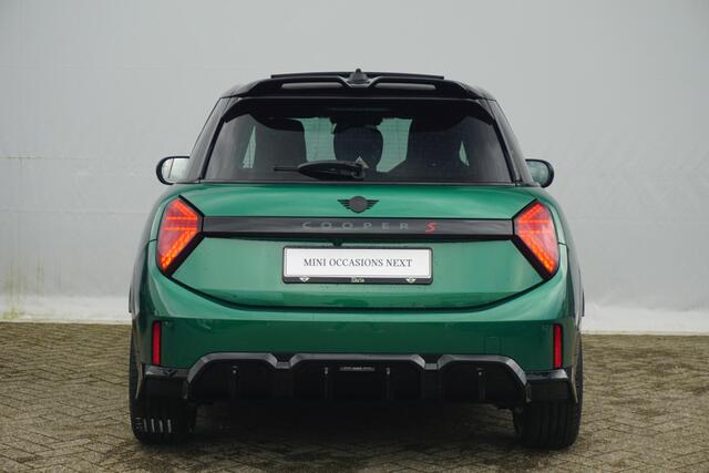 Mini COOPER S 5-Deurs / John Cooper Works Uitvoering / Pakket M / 18'' LM Velgen /