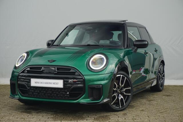 Mini COOPER S 5-Deurs / John Cooper Works Uitvoering / Pakket M / 18'' LM Velgen /