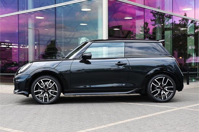 Mini COOPER S Hatchback Automaat / JCW / Pakket M / 18 inch JCW Lap Spoke 2-tone