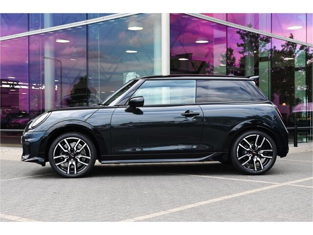 Mini COOPER S Hatchback Automaat / JCW / Pakket XL / 18 inch JCW Lap Spoke 2-tone