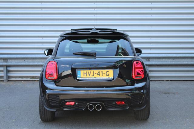 Mini COOPER S 2.0 192pk JC Works Automaat Panoramadak Clima Cruise Navi Camera Leder LMV Stoelverwarming