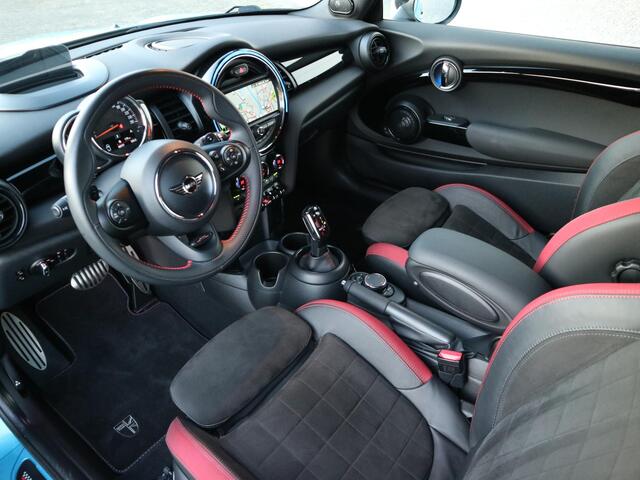 Mini COOPER S 2.0 Cooper S Chili Mini JCW Automaat | HarmanKardon | Black Trim | JCW Schaalstoelen | John Cooper Works | Groot Navi | Elek Spiegels | Parkeensensoren | Stoelverwarming | Sfeerverlichting | Dealer Onderhouden