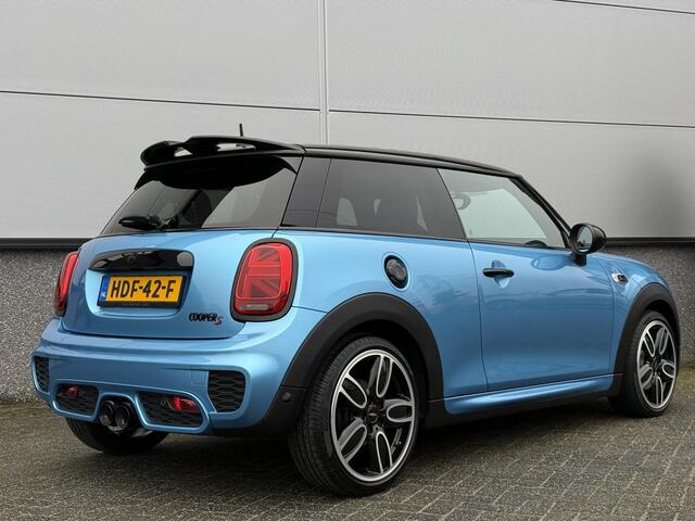 Mini COOPER S 2.0 Cooper S Chili Mini JCW Automaat | HarmanKardon | Black Trim | JCW Schaalstoelen | John Cooper Works | Groot Navi | Elek Spiegels | Parkeensensoren | Stoelverwarming | Sfeerverlichting | Dealer Onderhouden