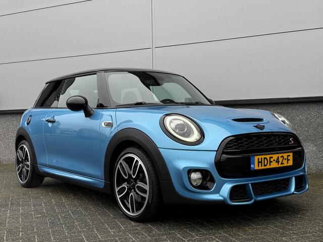 Mini COOPER S 2.0 Cooper S Chili Mini JCW Automaat | HarmanKardon | Black Trim | JCW Schaalstoelen | John Cooper Works | Groot Navi | Elek Spiegels | Parkeensensoren | Stoelverwarming | Sfeerverlichting | Dealer Onderhouden