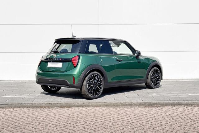 Mini COOPER S 3-deurs Favoured XL MINI Cooper 3-deurs 2.0 Cooper S Favoured XL | Pakket XL | Dak en spiegelkappen in Jetblack