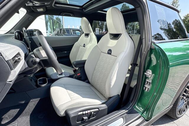 Mini COOPER S 3-deurs Favoured XL MINI Cooper 3-deurs 2.0 Cooper S Favoured XL | Pakket XL | Dak en spiegelkappen in Jetblack