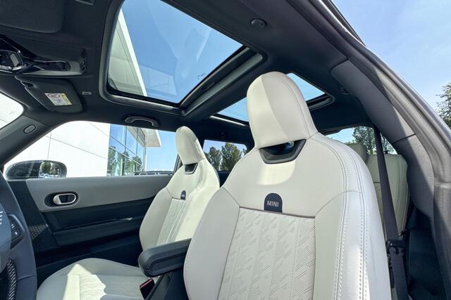 Mini COOPER S 3-deurs Favoured XL MINI Cooper 3-deurs 2.0 Cooper S Favoured XL | Pakket XL | Dak en spiegelkappen in Jetblack