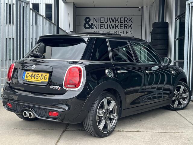 Mini COOPER S Mini 2.0 60 Years Edition | AUTOMAAT | HEAD-UP DISPLAY | LEDER | SCHUIF/KANTELDAK | CARPLAY/ANDROID | CAMERA | HARMAN/KARDON | NAVI | CRUISE CONTROL | PDC V+A | CLIMATE CONTROL | LMV 17'' | STOELVERWARMING | LED | BLUETOOTH