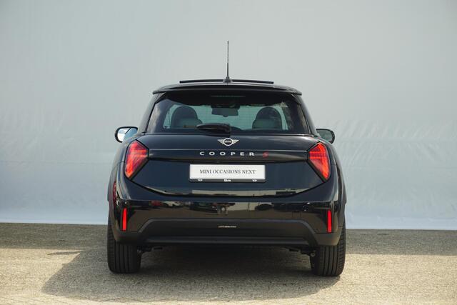 Mini COOPER S Mini / Favoured Uitvoering / Pakket XL / 18'' LM Velgen