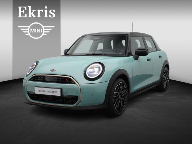 Mini COOPER S 5-Deurs Favoured + Pakket S + Parking Assistant + Driving Assistant + Elektrisch verwarmde voorstoelen + Comfort Access + Stuurwielrand verwarmd
