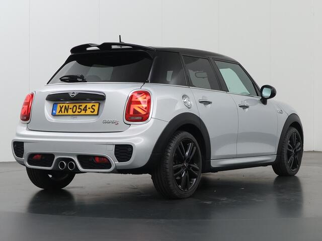Mini COOPER S Mini 2.0 | JCW Pakket | JCW Sportstoelen | Groot Navigatie | Union Jack achterlichten | Stoelverwarming | PDC | LED | Interieur verlichtingspakket |