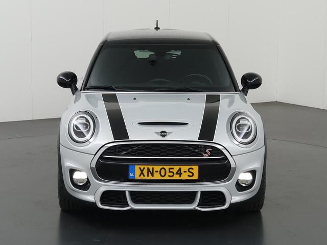 Mini COOPER S Mini 2.0 | JCW Pakket | JCW Sportstoelen | Groot Navigatie | Union Jack achterlichten | Stoelverwarming | PDC | LED | Interieur verlichtingspakket |