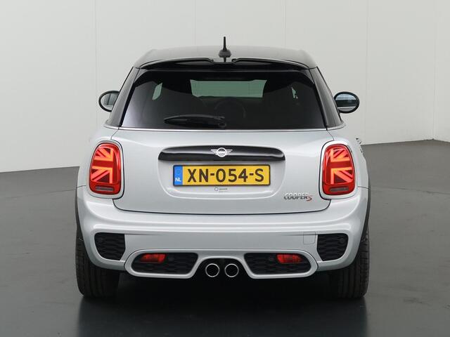 Mini COOPER S Mini 2.0 | JCW Pakket | JCW Sportstoelen | Groot Navigatie | Union Jack achterlichten | Stoelverwarming | PDC | LED | Interieur verlichtingspakket |