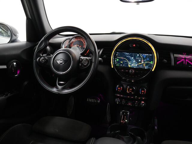 Mini COOPER S Mini 2.0 | JCW Pakket | JCW Sportstoelen | Groot Navigatie | Union Jack achterlichten | Stoelverwarming | PDC | LED | Interieur verlichtingspakket |