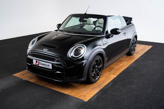 Mini COOPER S Mini Cabrio 2.0 Rockingham GT Edition Binnenlichtpakket - Elektrisch verwarmbare voorstoelen - Adaptive onderstel - Cruise Control - Stuurwielverwarming - Driving Assistant - Comfort Access -