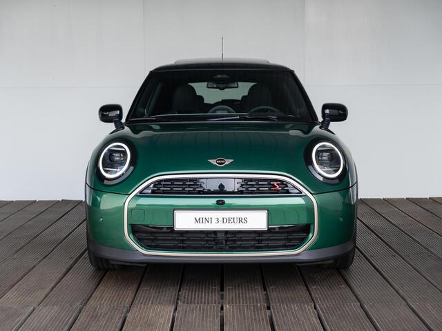 Mini COOPER S Favoured Trim | Pakket XL | Harman Kardon | Comfort Access | Panoramadak | Head-Up Display | Driving Assistant Plus