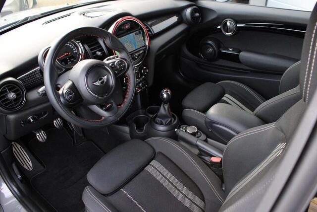 Mini COOPER S Mini 2.0 Chili JCW | Moonwalk Grey | HarmanKardon | Navi Professional | Stoelverwarming | PDC | Dealer Onderhouden