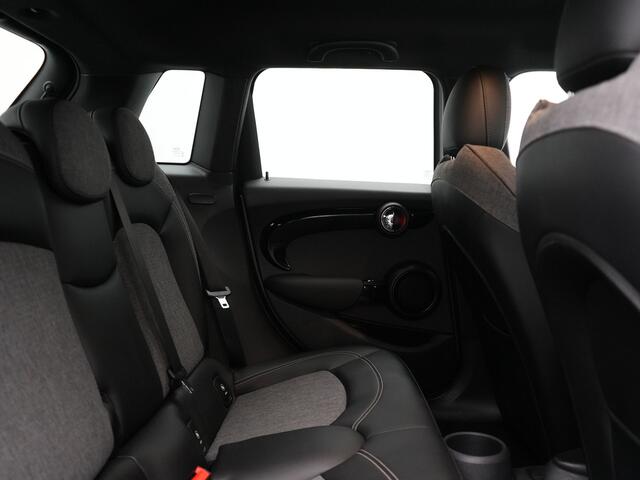 Mini COOPER S Mini 2.0 Chili 192pk 5 Deurs | Apple Carplay | Sportstoelen Verwarmd | Union Jack Achterlichten | 17"L.M | LED Koplampen | Navigatie Full Map | DAB | Cruise Control |