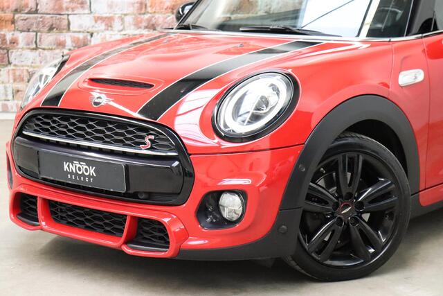 Mini COOPER S Hatchback Knightsbridge Edition Automaat 3 deurs / Panoramadak / Navigatiesysteem Plus / Leder / Harman Kardon / Stoelverwarming / LED / Head-Up Display / JCW Exterieur / 17 Inch / Extra Getint Glas / Parkeersensoren