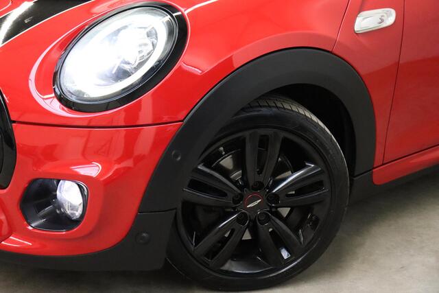 Mini COOPER S Hatchback Knightsbridge Edition Automaat 3 deurs / Panoramadak / Navigatiesysteem Plus / Leder / Harman Kardon / Stoelverwarming / LED / Head-Up Display / JCW Exterieur / 17 Inch / Extra Getint Glas / Parkeersensoren