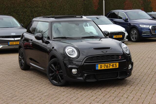 Mini COOPER S Mini 2.0 Chili / Panoramadak / Camera / Head-up / Leder / Harman Kardon / 18'' / Navigatie / Stoelverwarming / Cruise Control