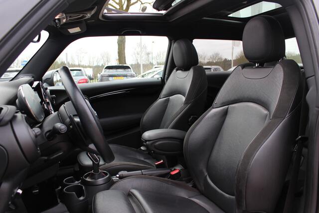 Mini COOPER S Mini 2.0 Chili / Panoramadak / Camera / Head-up / Leder / Harman Kardon / 18'' / Navigatie / Stoelverwarming / Cruise Control
