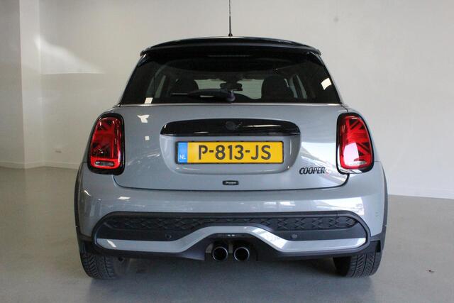 Mini COOPER S Mini 2.0 Essential | PANO-DAK! | NAVIGATIE | 16'LMV | AIRCO | 180PK | LED | CARPLAY | PDC-A |