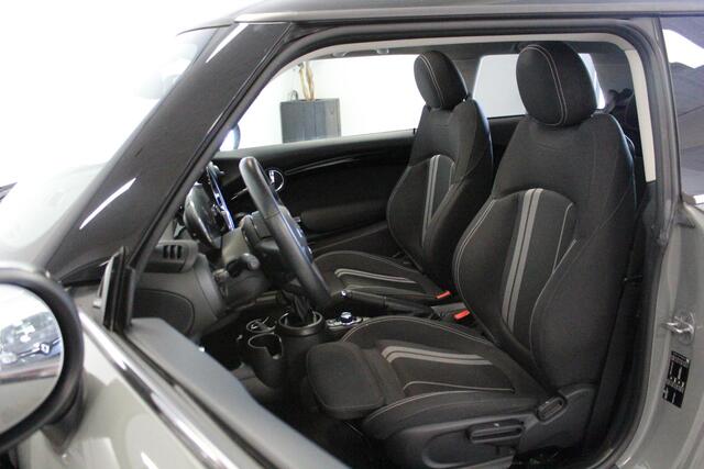Mini COOPER S Mini 2.0 Essential | PANO-DAK! | NAVIGATIE | 16'LMV | AIRCO | 180PK | LED | CARPLAY | PDC-A |