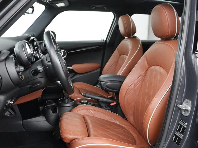 Mini COOPER S 5-Deurs 2.0 | Panoramadak | Adaptive cruise | Harman / Kardon | Leder | Carplay | Camera | Full LED | Sfeerverlichting | Climate control |