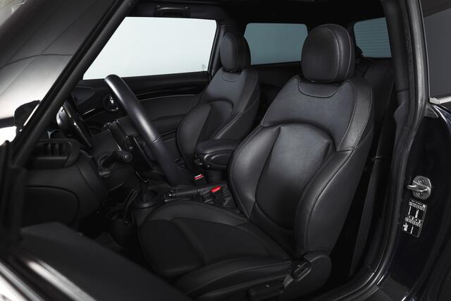 Mini COOPER S 3-Deurs 2.0 | S/K-Panodak | Dig. Cockpit | Stoelverw. | PDC | Camera | NAV + App. Connect | ECC | Harman Kardon | LM 18" |