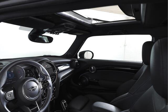 Mini COOPER S 3-Deurs 2.0 | S/K-Panodak | Dig. Cockpit | Stoelverw. | PDC | Camera | NAV + App. Connect | ECC | Harman Kardon | LM 18" |