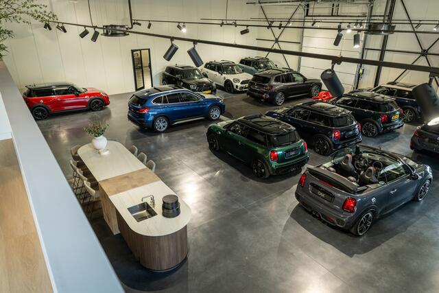 Mini COOPER S Cabrio 2.0 F1 Aut. | JCW-Trim | Navi | Schaalstoelen | H&K | Head-Up | Camera | 18"LM | Midnight Black