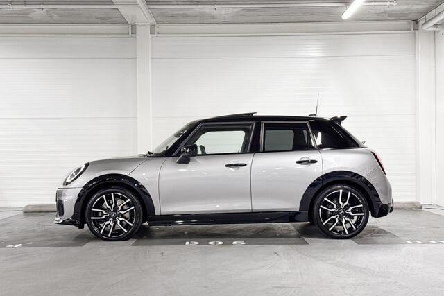 Mini COOPER S 5-Deurs John Cooper Works pakket | Pakket XL | Panoramadak | Stuurwielverwarming | Harman/Kardon