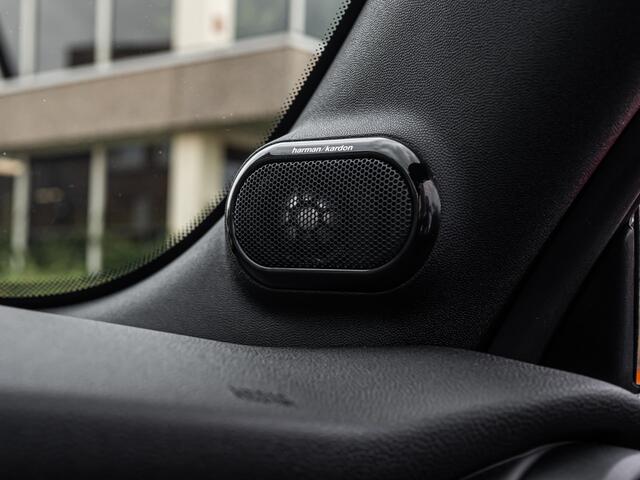 Mini COOPER S Cabrio 2.0 Chili Serious Business ORG NL HARMAN KARDON CAMERA LEDER STOELVERW HUD BOMVOL!