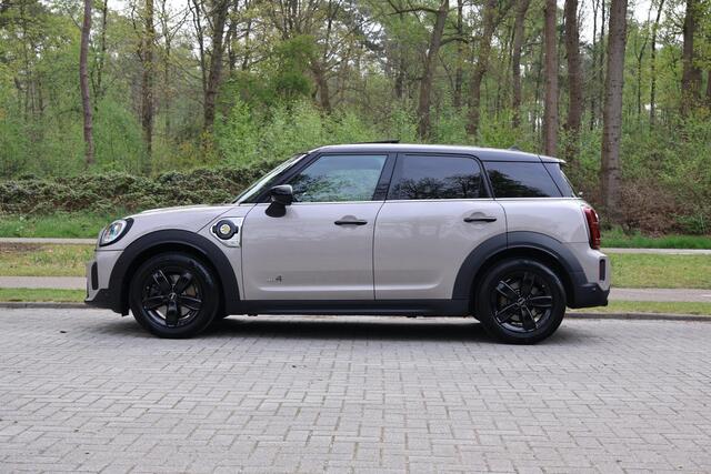 Mini COUNTRYMAN Mini 2.0 Cooper S E ALL4 Classic Pano, Navi, Apple CarPlay, Achteruitrijcamera, Keyless, sportstoelen, LED, Parkeerassistent, PDC, etc.