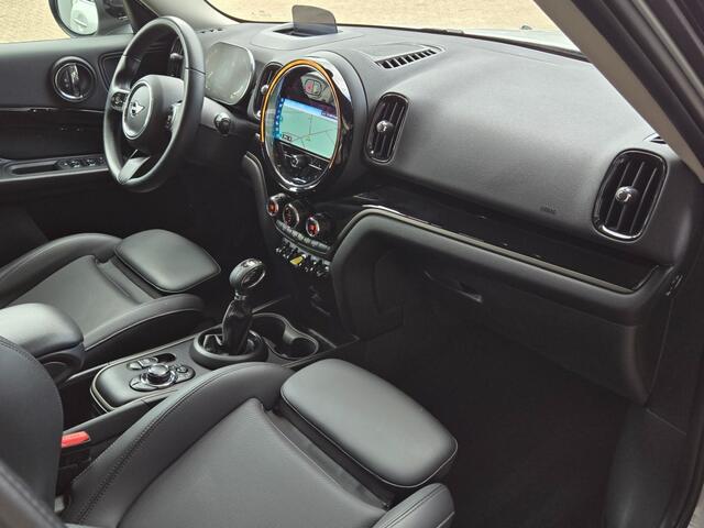 Mini COUNTRYMAN 2.0 CO.S E ALL4 I SPORTSTOELEN I LEDER I NAVIGATIE I CLIMATE CONTROL I HEAD UP I