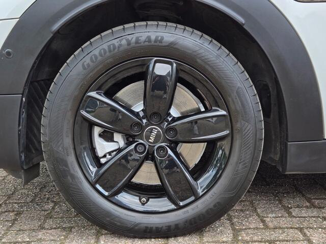 Mini COUNTRYMAN 2.0 CO.S E ALL4 I SPORTSTOELEN I LEDER I NAVIGATIE I CLIMATE CONTROL I HEAD UP I