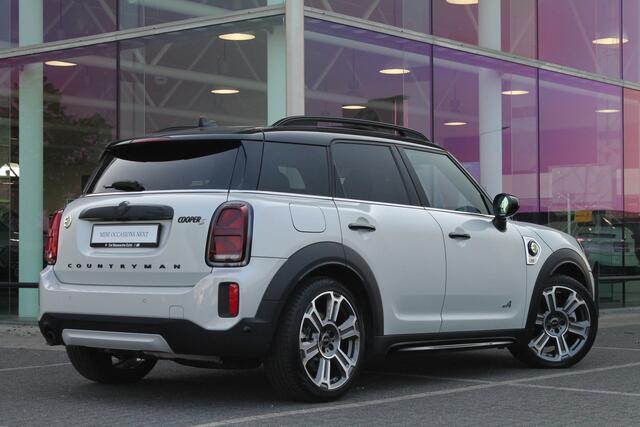 Mini COUNTRYMAN Cooper SE ALL4 Classic Automaat / Panoramadak / Achteruitrijcamera / Comfort Access / LED / Comfortstoelen / Stuurverwarming