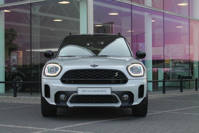 Mini COUNTRYMAN Cooper SE ALL4 Classic Automaat / Panoramadak / Achteruitrijcamera / Comfort Access / LED / Comfortstoelen / Stuurverwarming