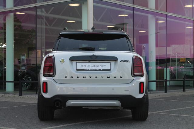 Mini COUNTRYMAN Cooper SE ALL4 Classic Automaat / Panoramadak / Achteruitrijcamera / Comfort Access / LED / Comfortstoelen / Stuurverwarming
