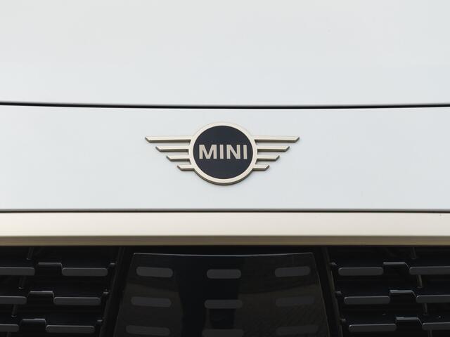 Mini COUNTRYMAN Mini 1.5 C Favoured - XL Pakket - Pano - Trekhaak - Memoryzetel